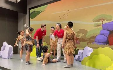 北京勵(lì)步戲劇課程 專業(yè)引導(dǎo)下的表演舞臺(tái)，點(diǎn)亮孩子的無(wú)限潛能